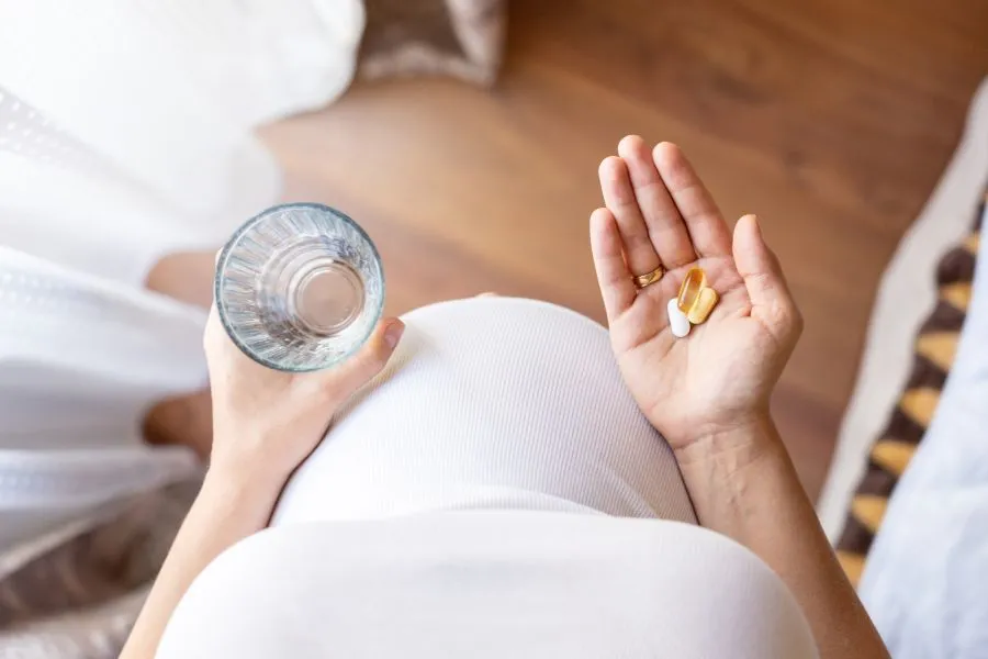 pregnant woman taking supplements